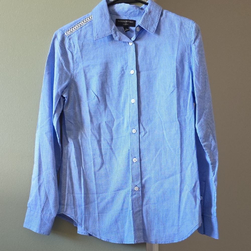 Banana Republic Light Blue Casual Button Down Shirt